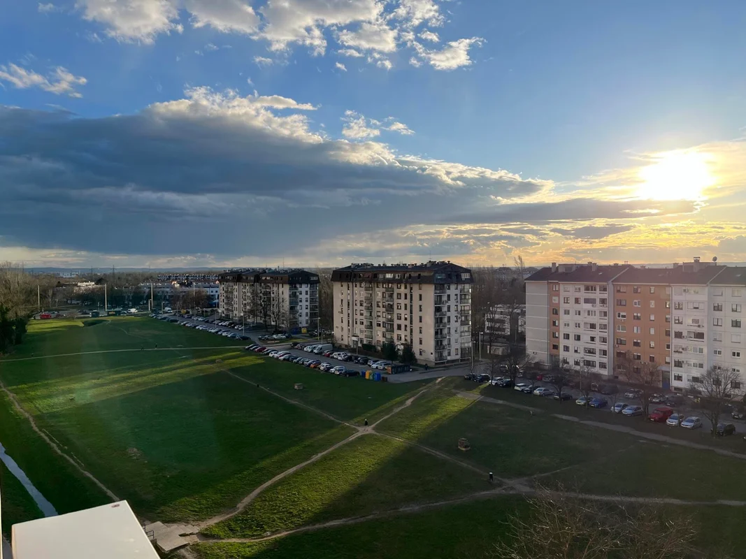 Srednjaci - Luksuzno renoviran 3-sobni stan!