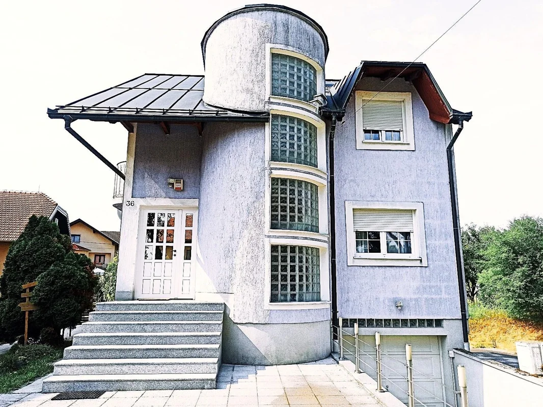 Zagreb, Lučko, kuća mogucnost prenamjene u 3 stana!! 228m2!