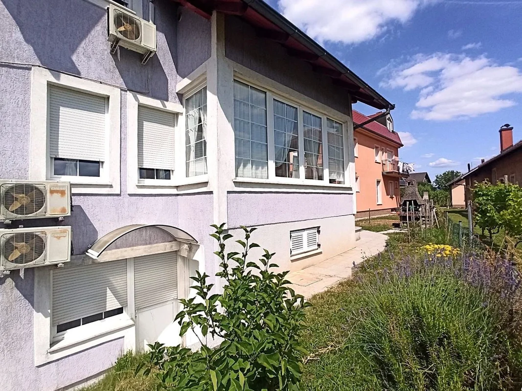 Zagreb, Lučko, kuća mogucnost prenamjene u 3 stana!! 228m2!