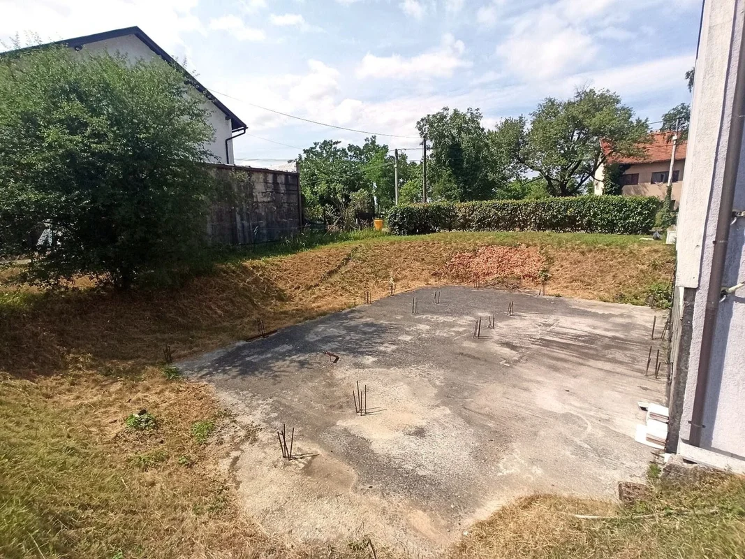 Zagreb, Lučko, kuća mogucnost prenamjene u 3 stana!! 228m2!