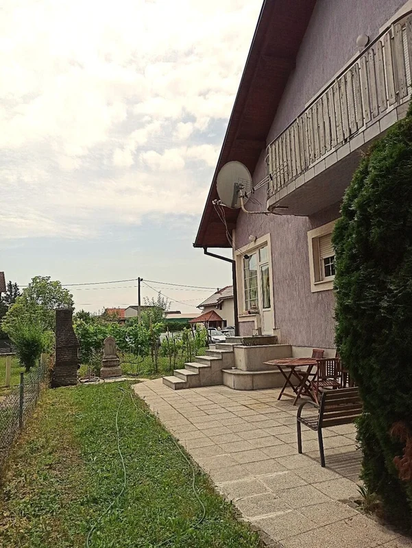 Zagreb, Lučko, kuća mogucnost prenamjene u 3 stana!! 228m2!