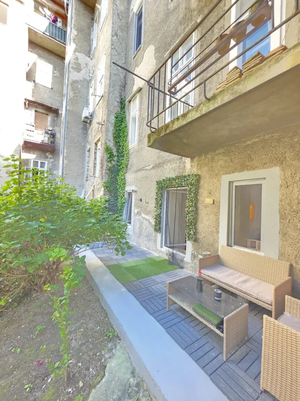 Zagreb, Donji grad, stan sa velikim Vrtom!! Pored zrinjevca!! 33,5m2!