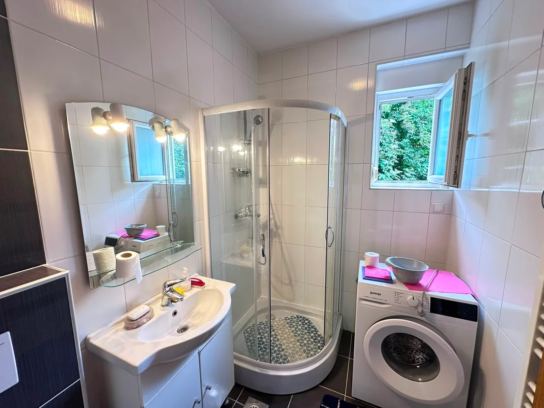 JARUN | 1S+DB | PRIVATNI VRT 64 m² | PARKING | ODLIČNA LOKACIJA