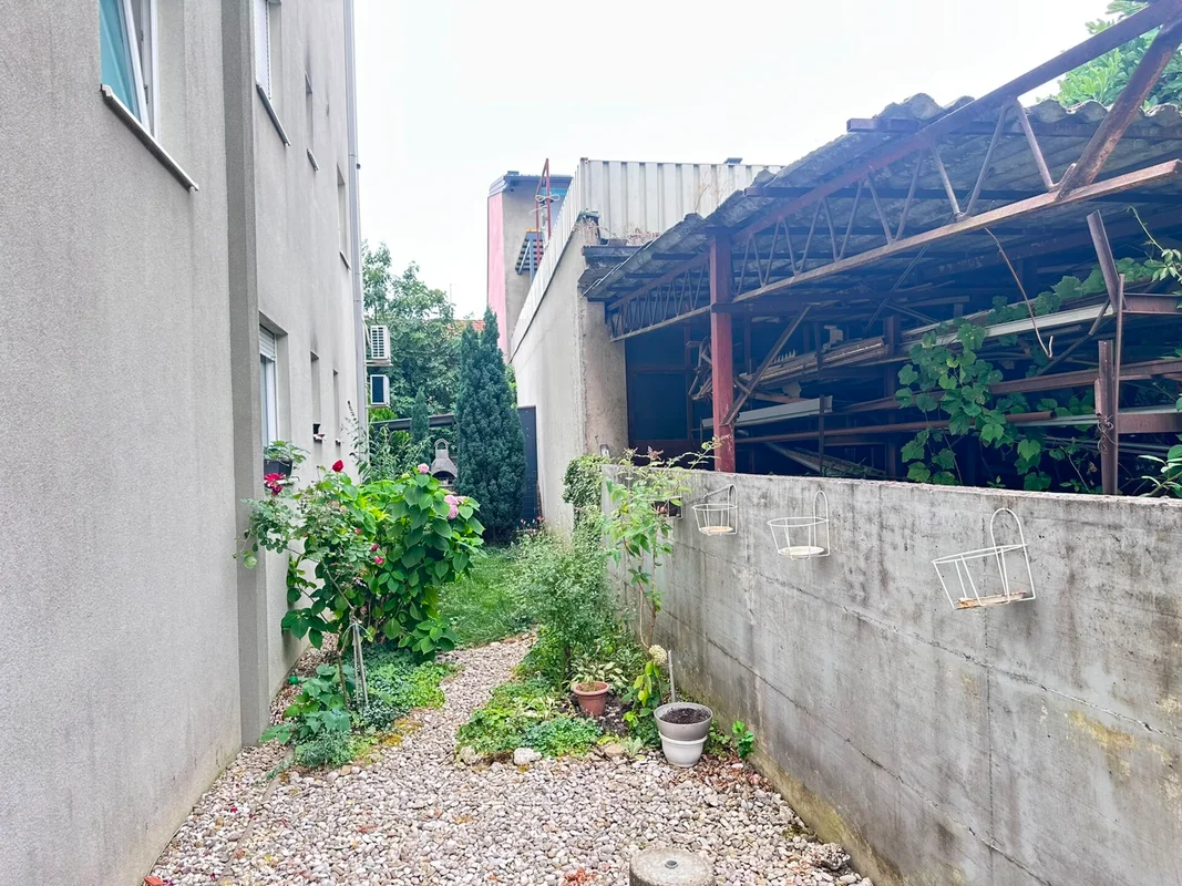 JARUN | 1S+DB | PRIVATNI VRT 64 m² | PARKING | ODLIČNA LOKACIJA