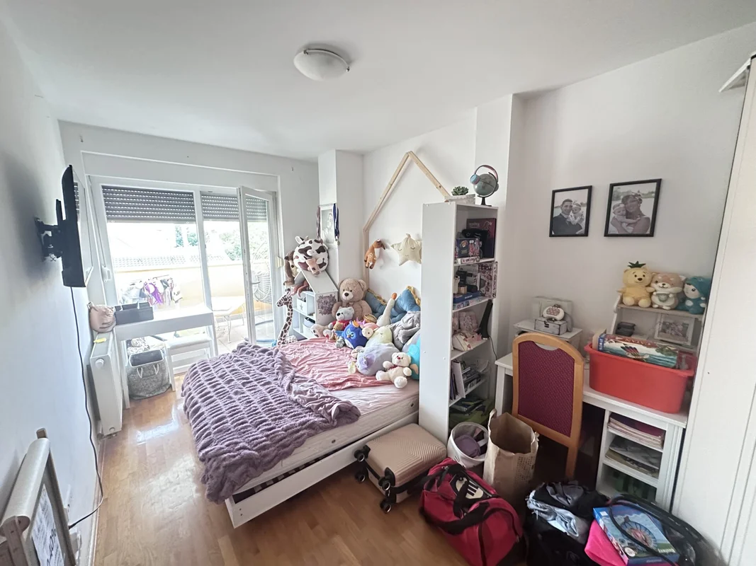 Stan, Zagreb, Srednjaci, dvije sobe + dnevni + PARKING + BALKON! 76m2