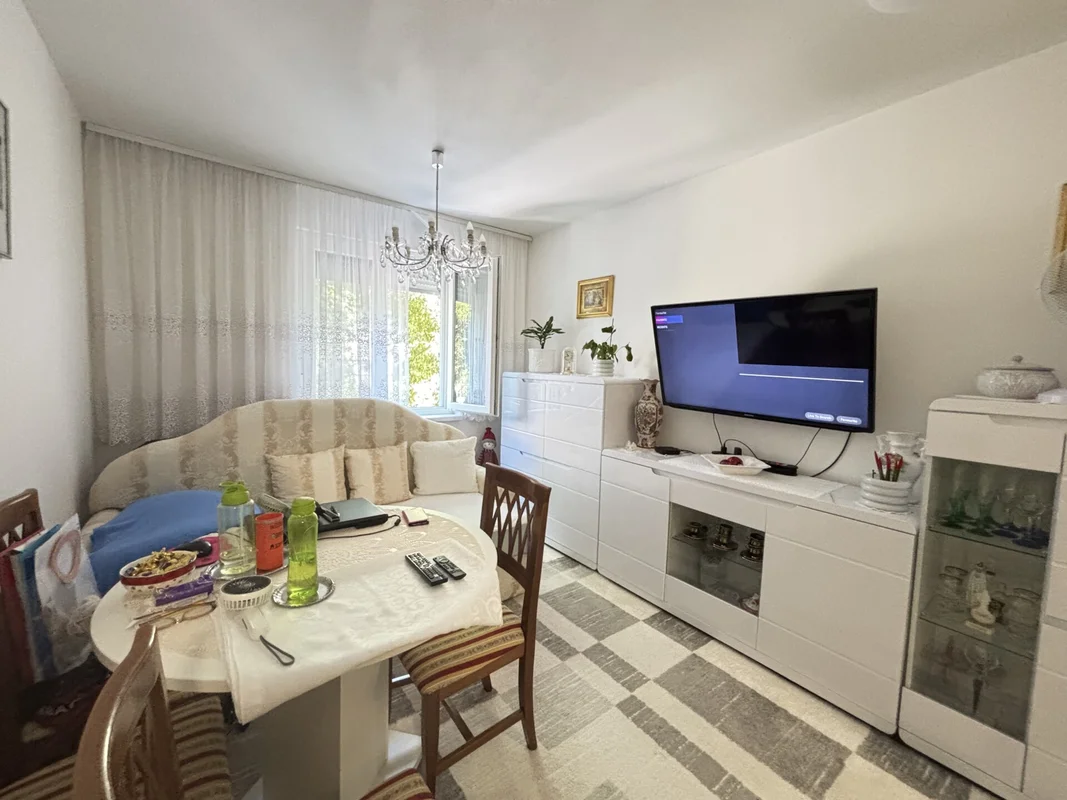 Malešnica, adaptiran 2-soban stan 40 m², 1. kat, lift