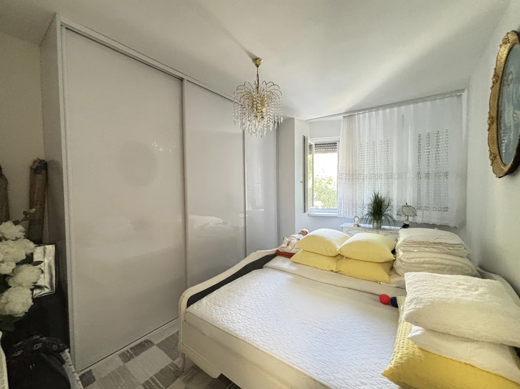 Malešnica, adaptiran 2-soban stan 40 m², 1. kat, lift