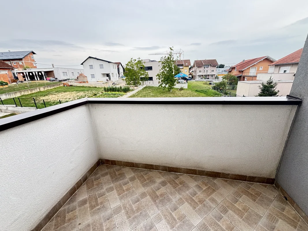 Trosoban stan 57,22 m², 1. kat, Kraljevački Novaki, namješten