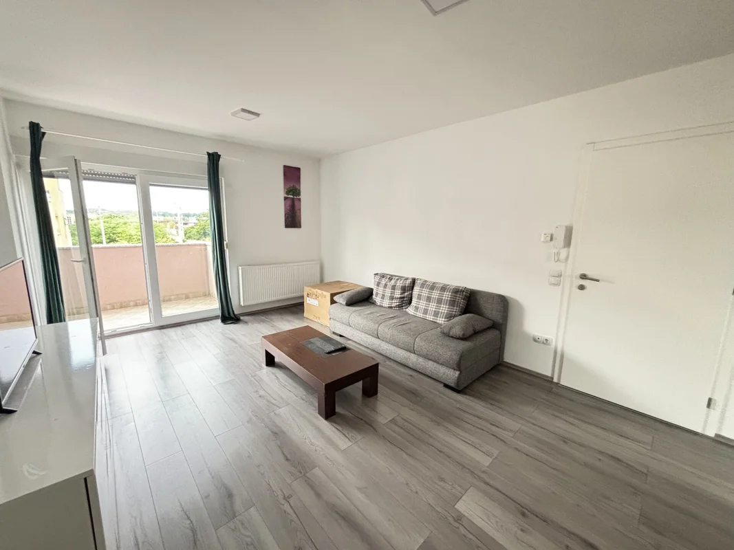 Trosoban stan 57,22 m², 1. kat, Kraljevački Novaki, namješten