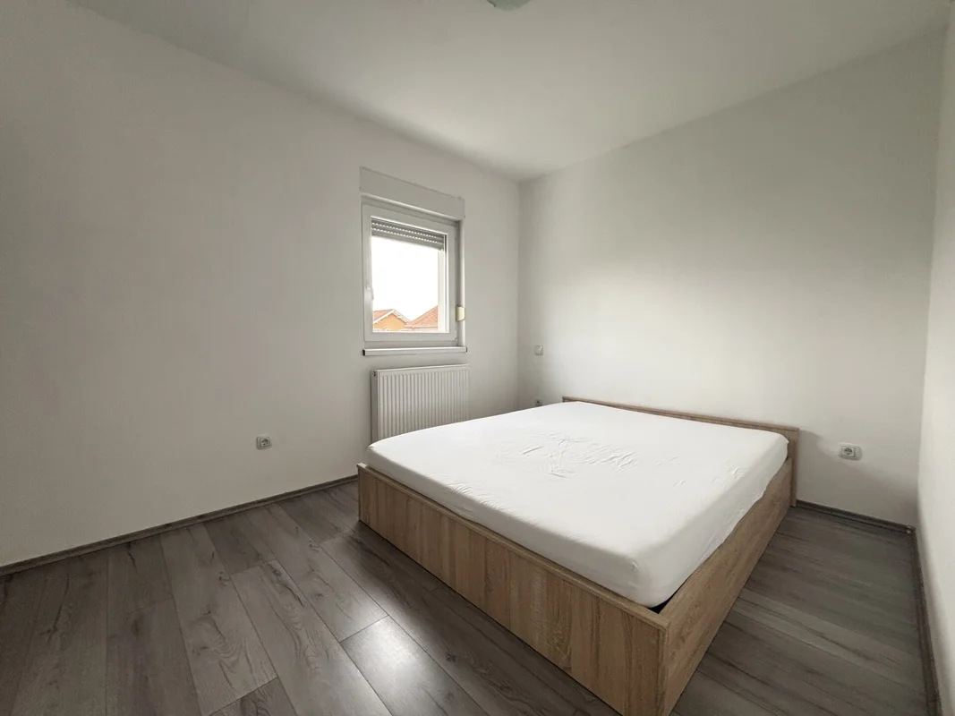 Trosoban stan 57,22 m², 1. kat, Kraljevački Novaki, namješten