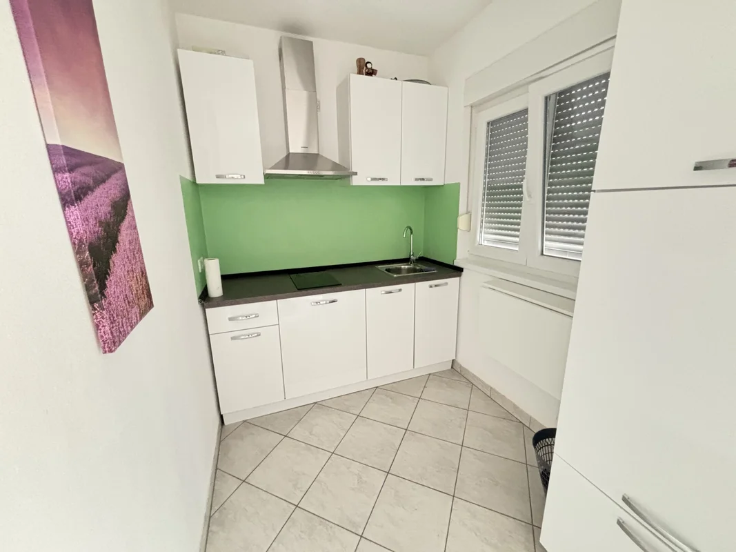 Trosoban stan 57,22 m², 1. kat, Kraljevački Novaki, namješten