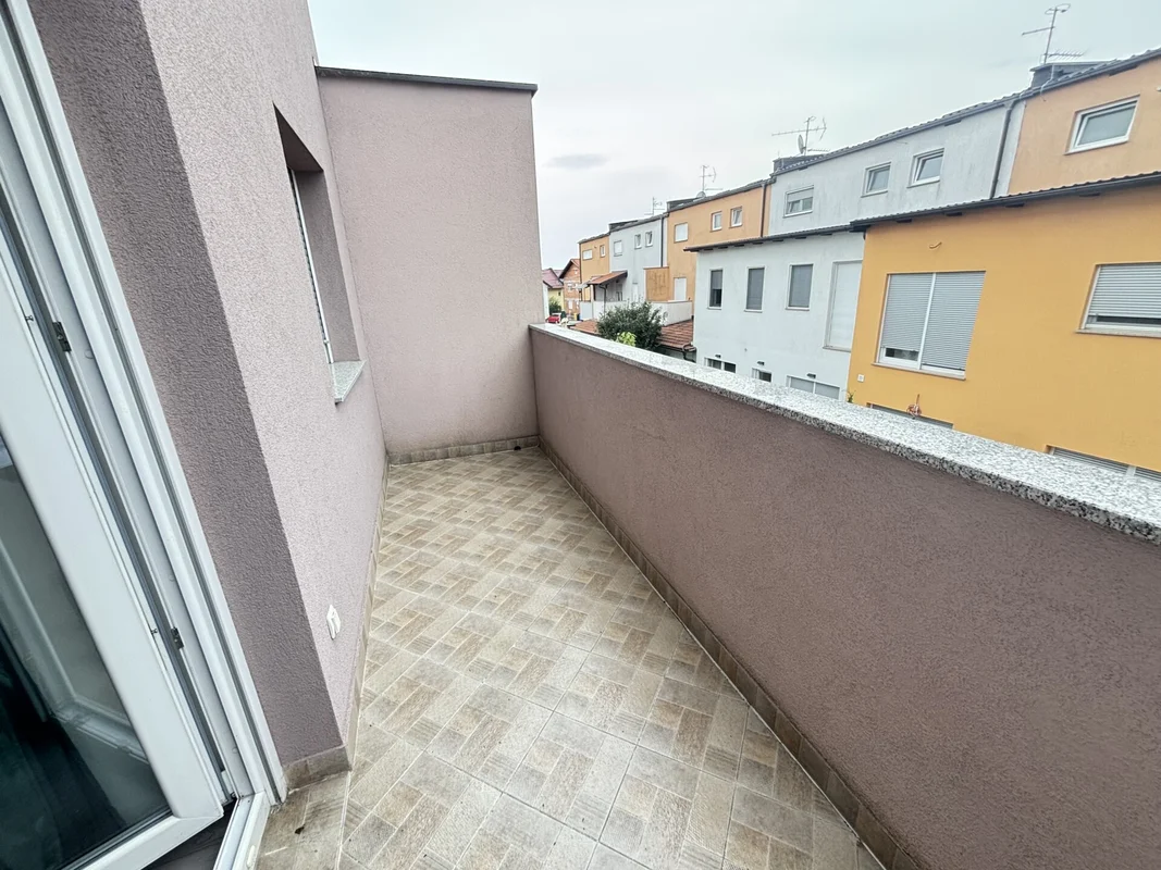 Trosoban stan 57,22 m², 1. kat, Kraljevački Novaki, namješten