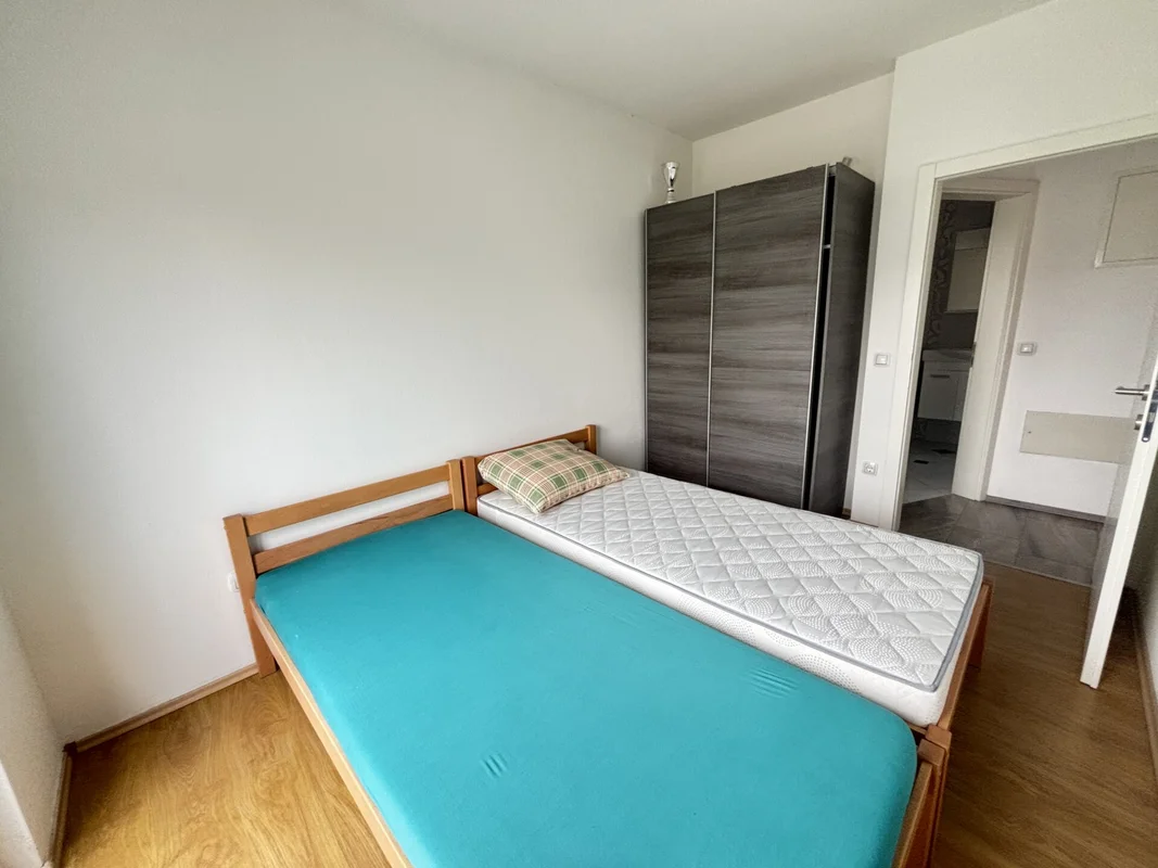 Trosoban stan 57,22 m², 1. kat, Kraljevački Novaki, namješten
