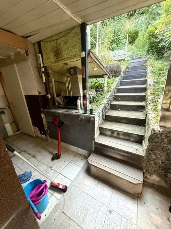 TROSOBAN STAN S VRTOM U KUSTOŠIJI – ODLIČNA PRILIKA ZA ADAPTACIJU