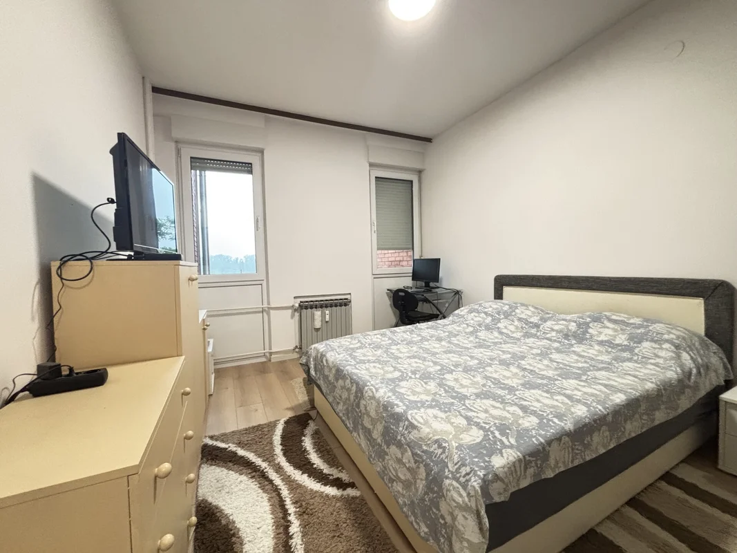 Namješten 2-sobni stan, 2. kat s liftom – Selčinska ulica