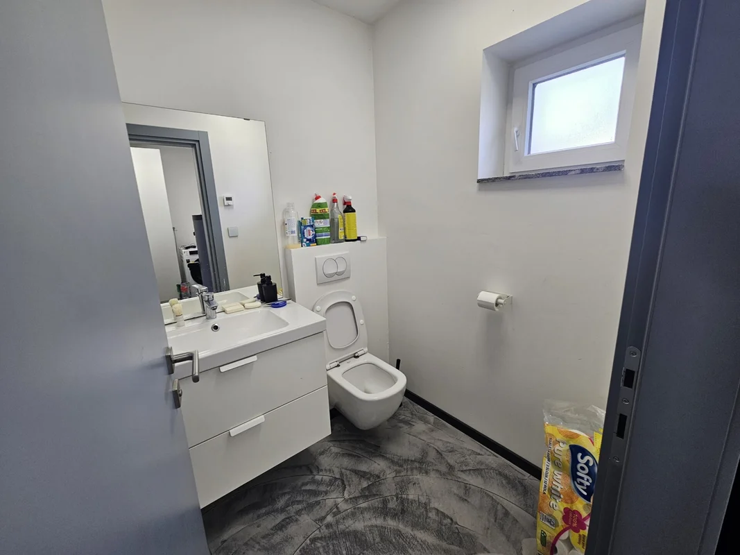 Moderna obiteljska kuća s okućnicom od 1.400 m² – Jablanovec