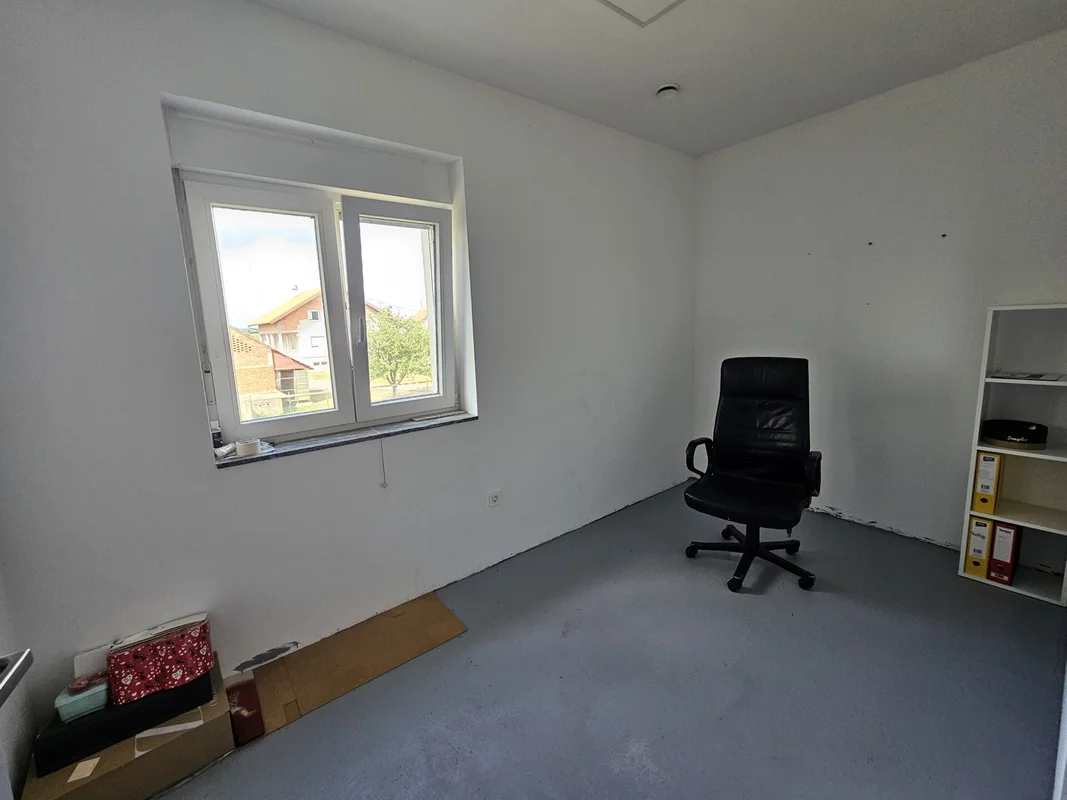 Moderna obiteljska kuća s okućnicom od 1.400 m² – Jablanovec