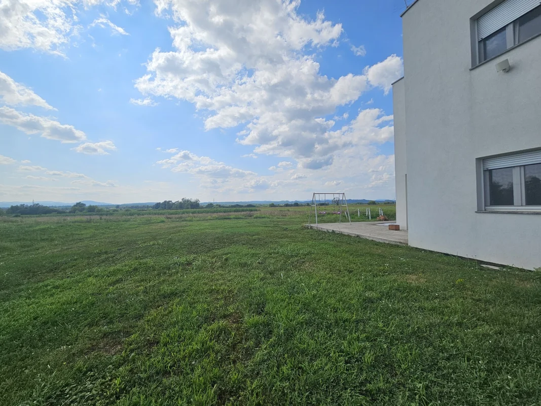 Moderna obiteljska kuća s okućnicom od 1.400 m² – Jablanovec