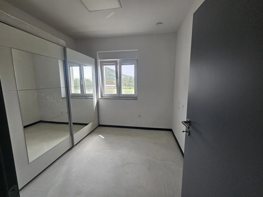 Moderna obiteljska kuća s okućnicom od 1.400 m² – Jablanovec