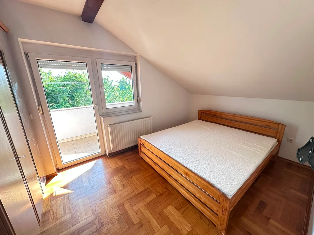 Trosoban stan s loggiom i parkingom – 86,63 m²