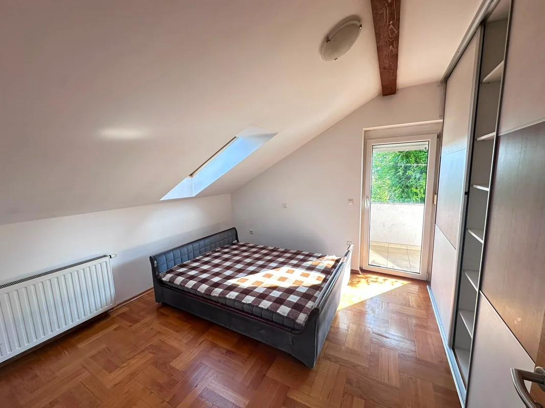 Trosoban stan s loggiom i parkingom – 86,63 m²