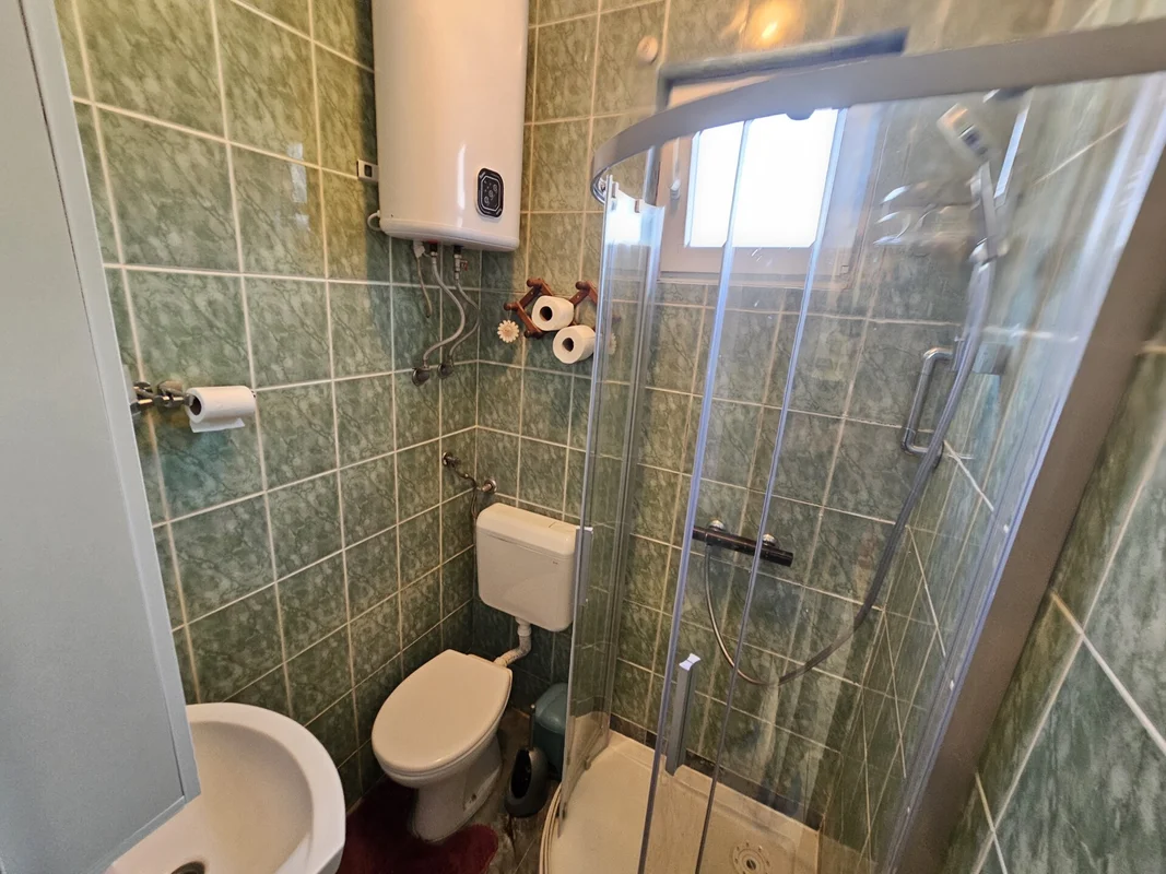 Uređen stan 33,4 m² na Črnomercu, lođa i balkon