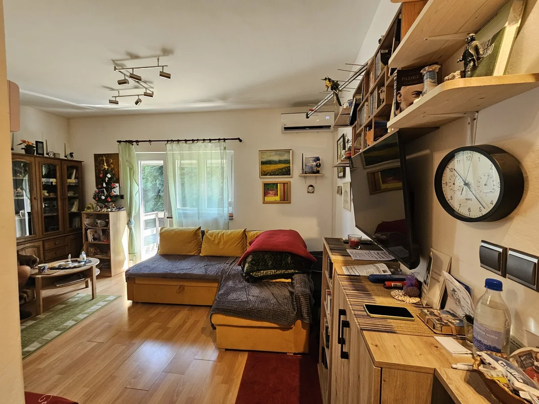 Uređen stan 33,4 m² na Črnomercu, lođa i balkon