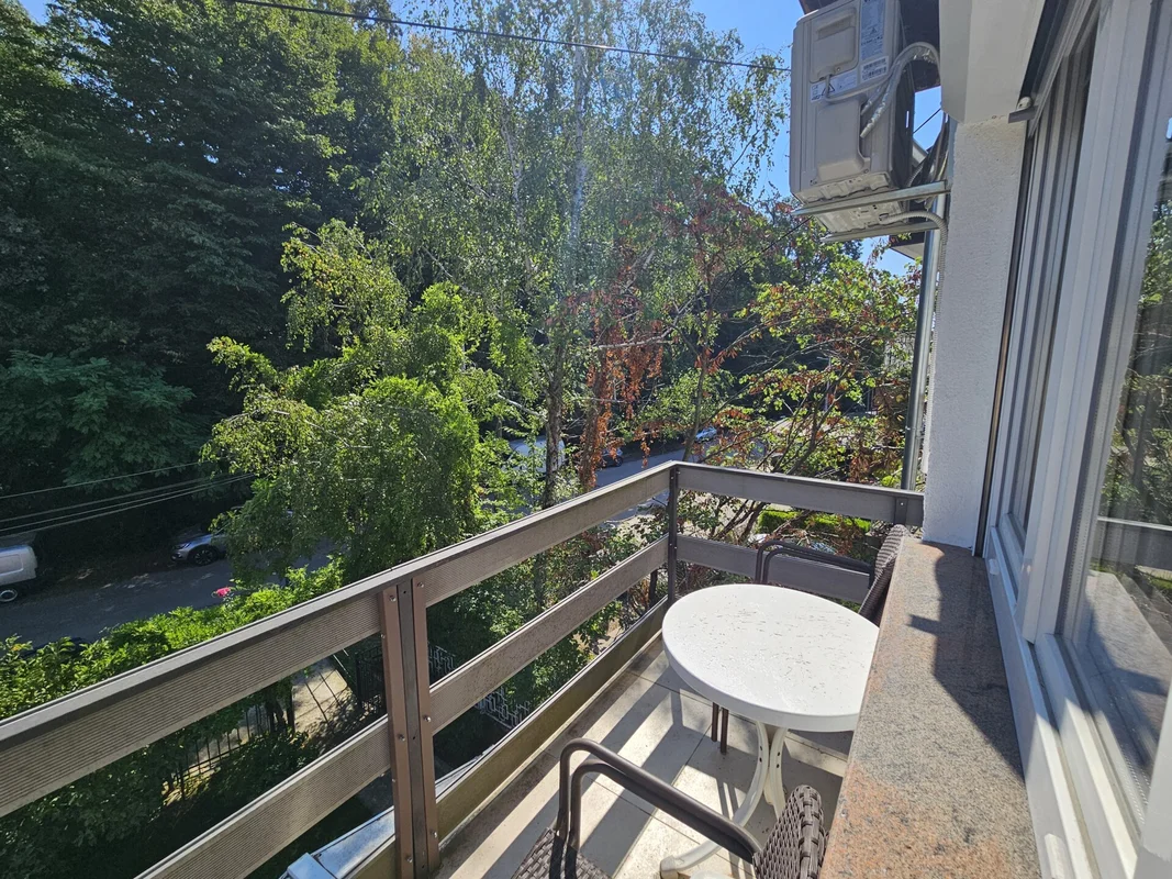 Uređen stan 33,4 m² na Črnomercu, lođa i balkon
