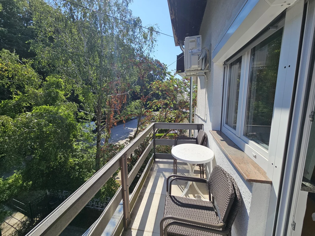 Uređen stan 33,4 m² na Črnomercu, lođa i balkon