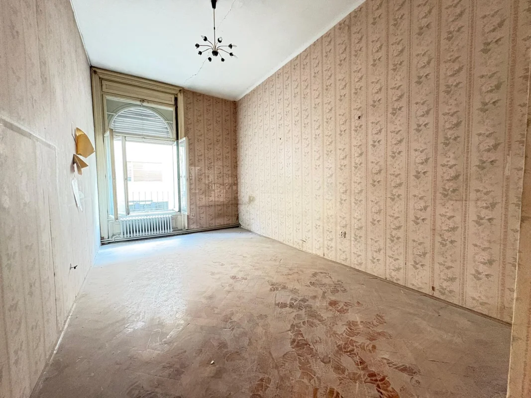 Petrićeva - Stan s vrhunskim potencijalom i stropovima od 4 m, 54 m2