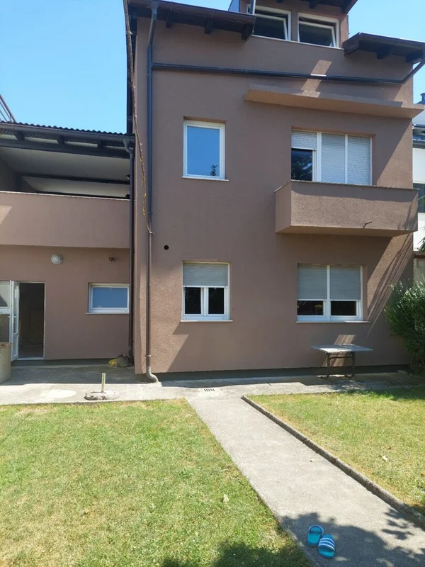BORONGAJ – KUĆA S DVA ODVOJENA STANA, 180 m²
