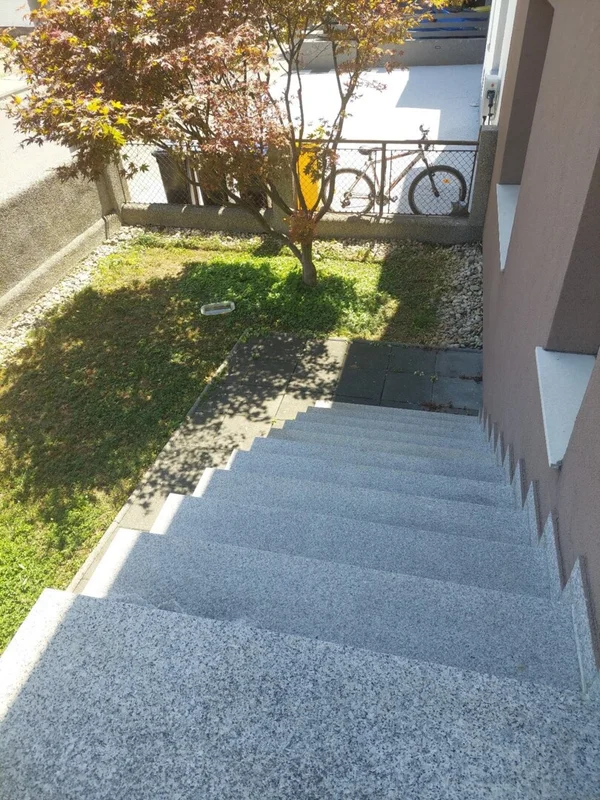 BORONGAJ – KUĆA S DVA ODVOJENA STANA, 180 m²