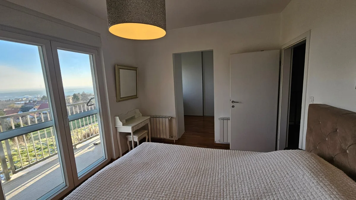 Zagreb, borčec, stan, 160m2!! Vrt -390m2 i 2 vpm!!
