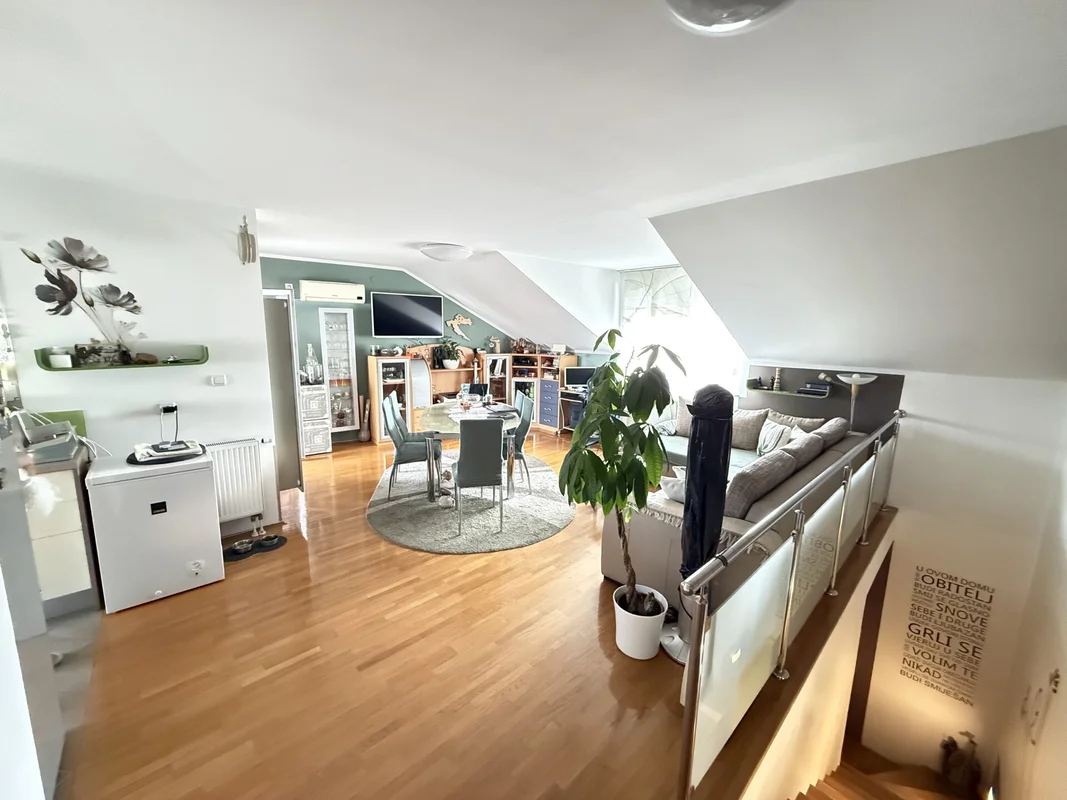 Stan, Zagreb, Dubrava, dvije spavaće! 78m2+terasa+garaža +spremište!