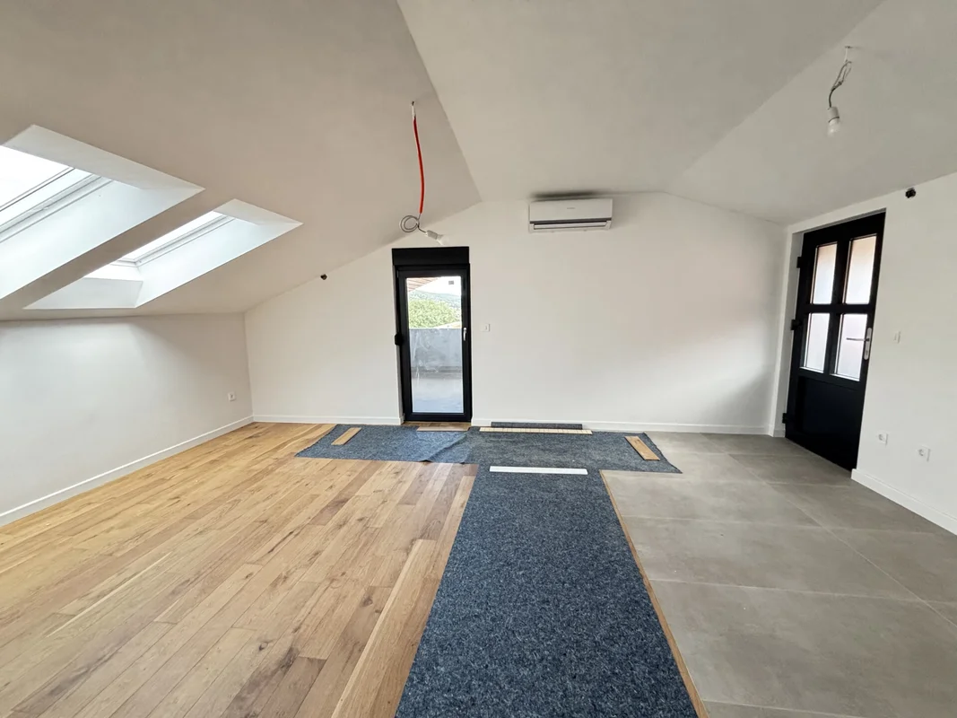 Mikulići – 70 m² novogradnja, terasa, parking i spremište
