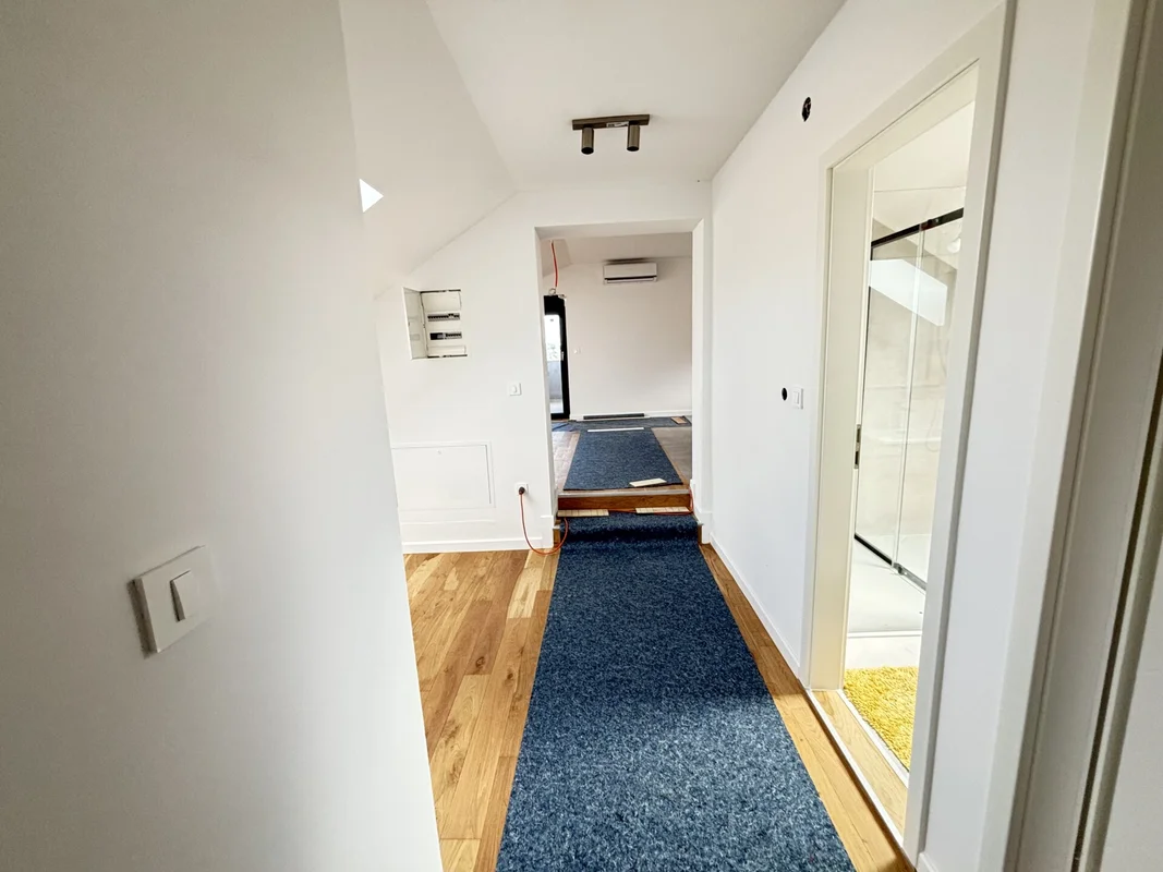 Mikulići – 70 m² novogradnja, terasa, parking i spremište