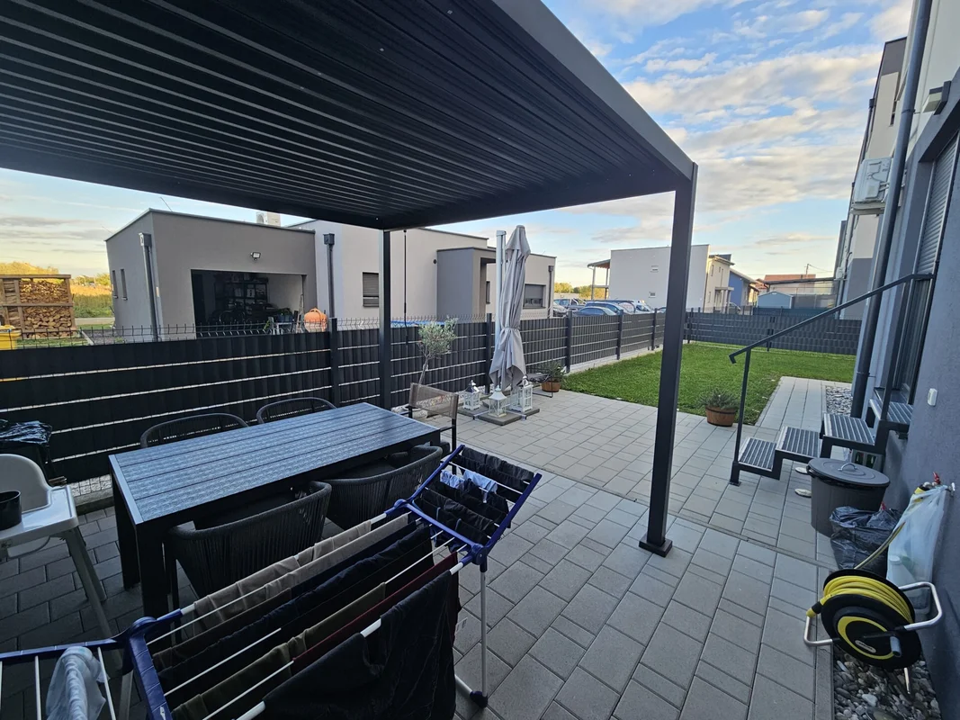 Veliko Polje – novogradnja, veliki vrt i natkriveni parking