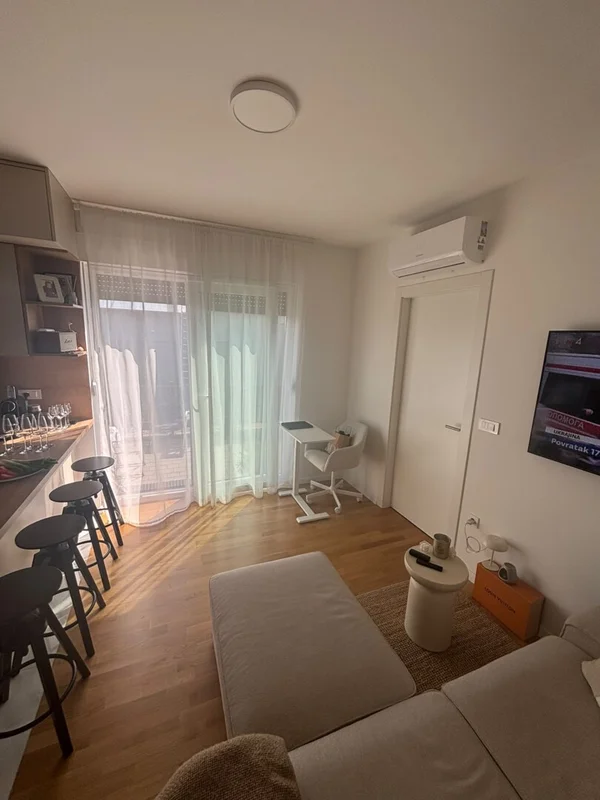 Veliko Polje – novogradnja, veliki vrt i natkriveni parking