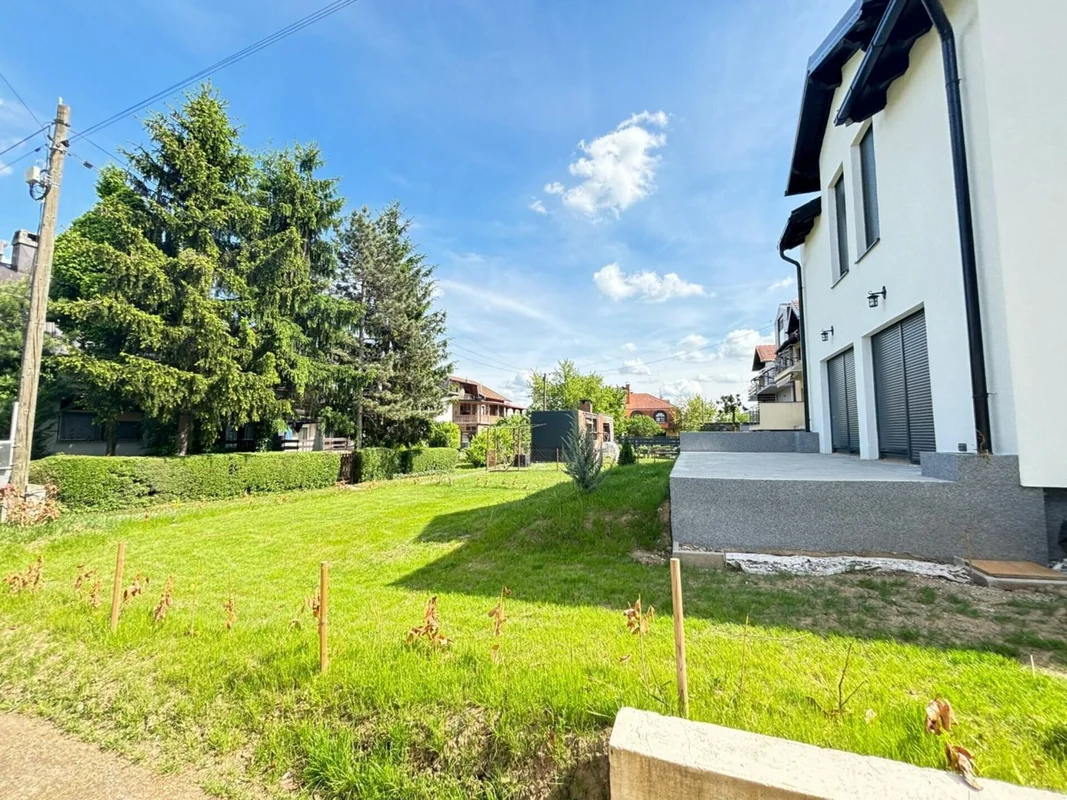 Nova samostojeća kuća 197 m² s vrtom – Bregana (prodaja)