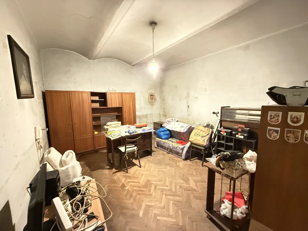 Stan, Zagreb, centar, za adaptaciju, 62m2+ dva spremišta!!