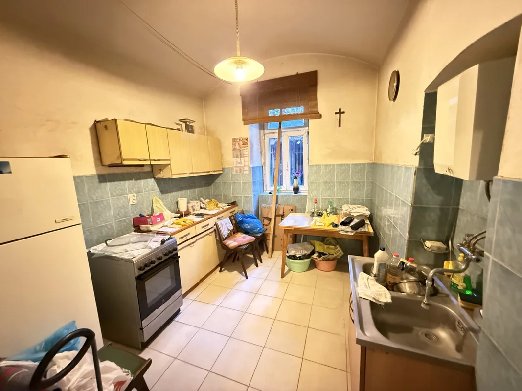 Stan, Zagreb, centar, za adaptaciju, 62m2+ dva spremišta!!