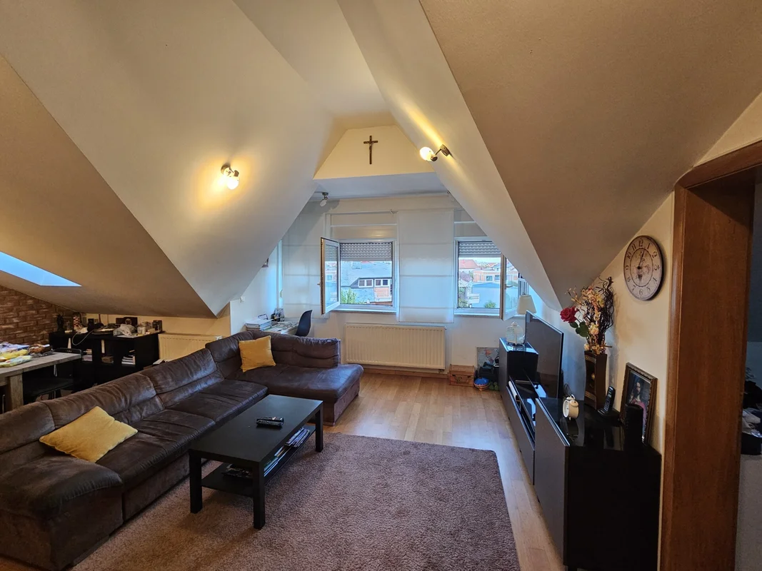 Velika Gorica, centar – trosoban stan 69 m² s parkingom