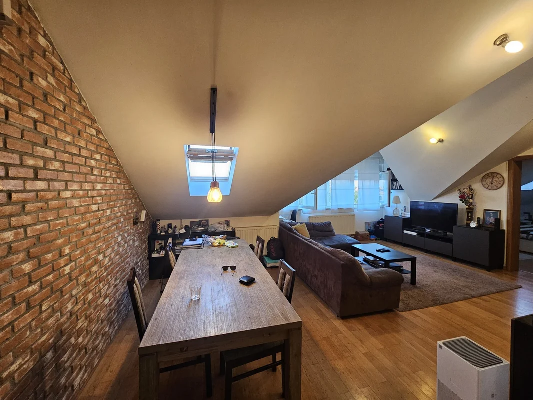 Velika Gorica, centar – trosoban stan 69 m² s parkingom