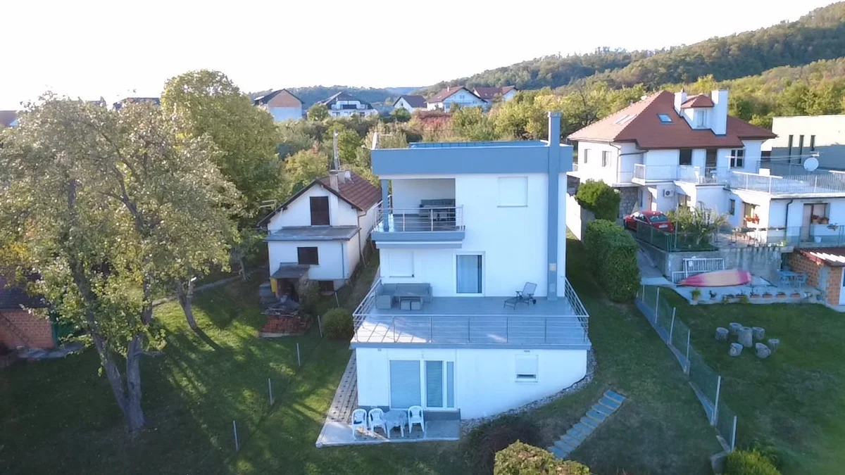 Kuća, Zagreb, mikulići! Dva odvojena stana! 380m2+ 1100m2 okućnice!