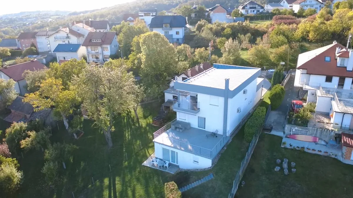 Kuća, Zagreb, mikulići! Dva odvojena stana! 380m2+ 1100m2 okućnice!