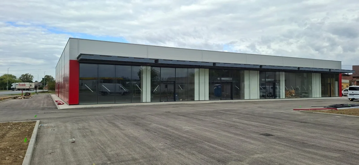 Ivanić grad, Poslovni prostor u retail parku, 560m2!! Veliki parking!