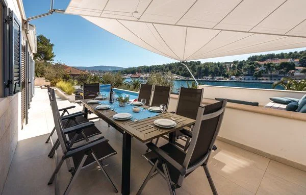 Brač, Vila za odmor, 1055m2, PRVI RED DO MORA!!