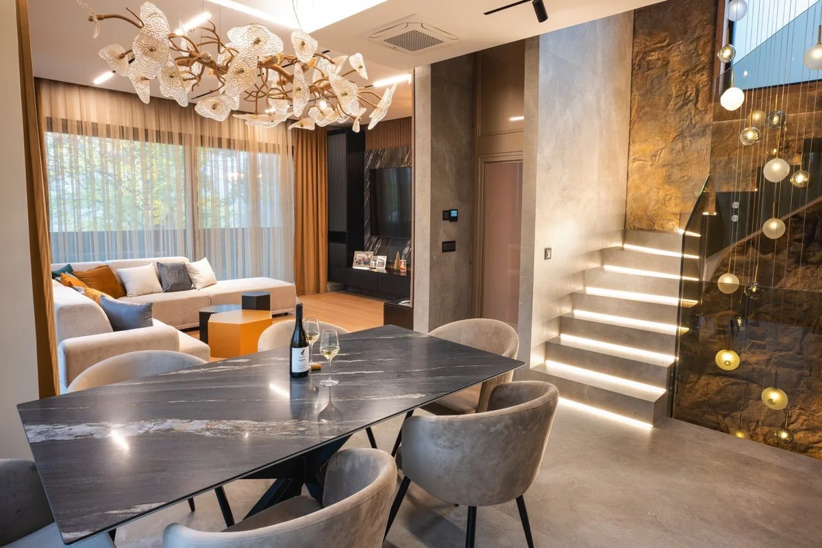 Zagreb, prekrasna urbana vila, srebrnjak, 245m2 (S PRIVATNOM KONOBOM)!