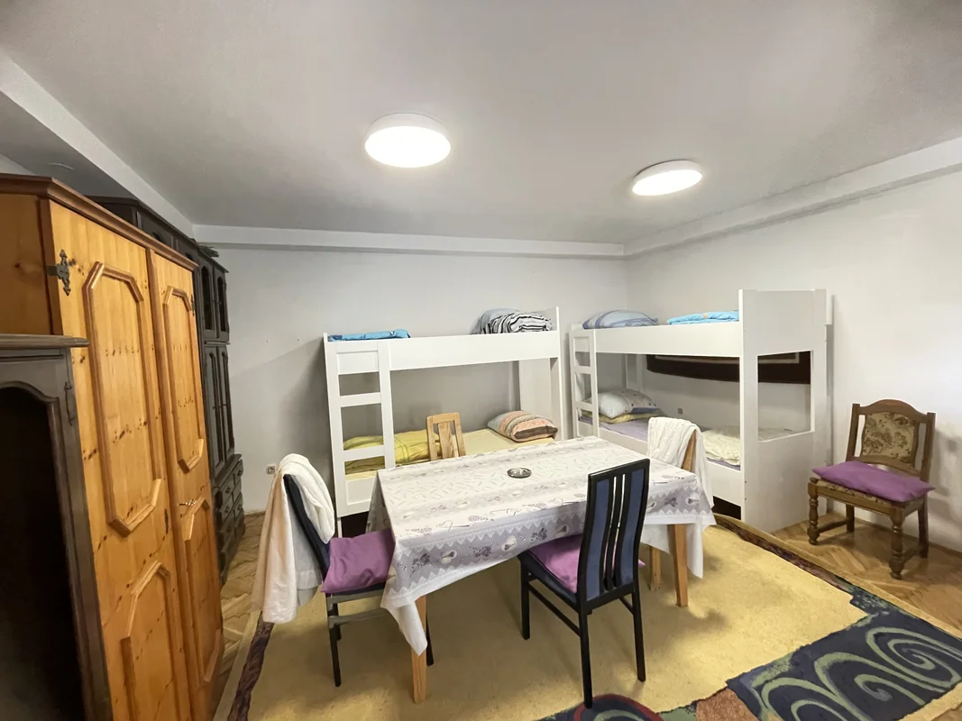 Borongaj, kuća 350 m² – 3 stana + poslovni prostor – odlična lokacija