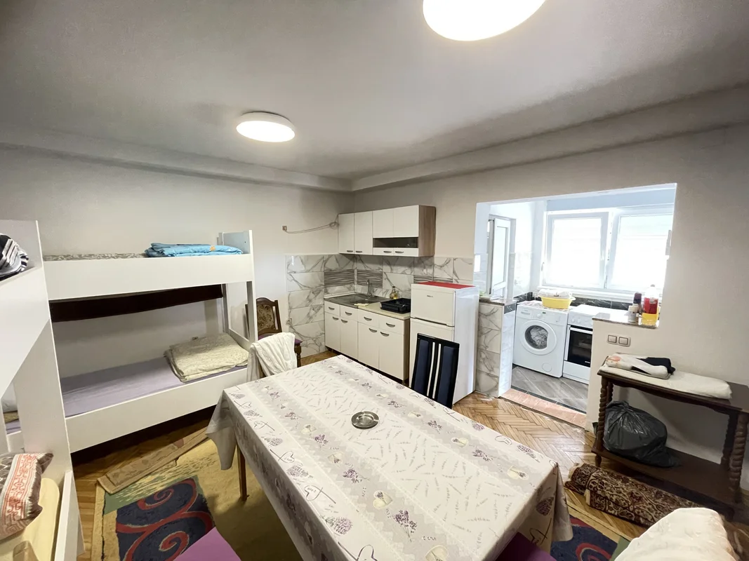 Borongaj, kuća 350 m² – 3 stana + poslovni prostor – odlična lokacija